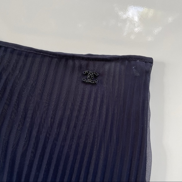 🌟SOLD🌟 Vintage Chanel Silk Skirt Set - Picture 2 of 12